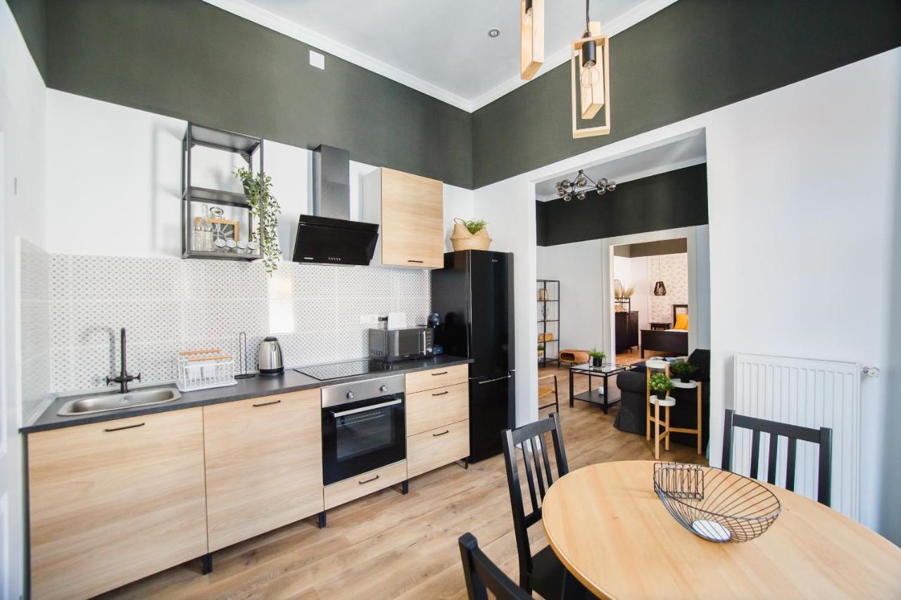 Super Central Spacious Apartment Oradea Eksteriør bilde