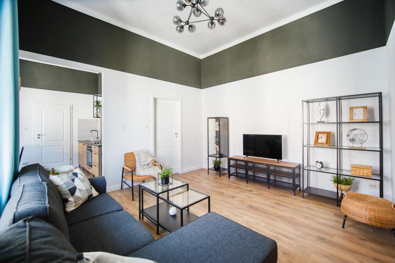 Super Central Spacious Apartment Oradea Eksteriør bilde