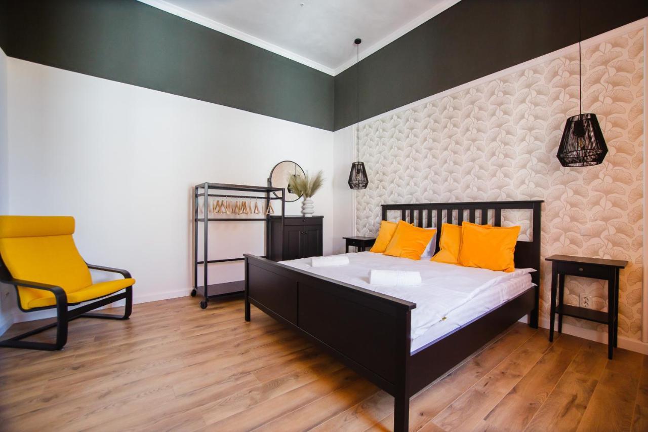 Super Central Spacious Apartment Oradea Eksteriør bilde