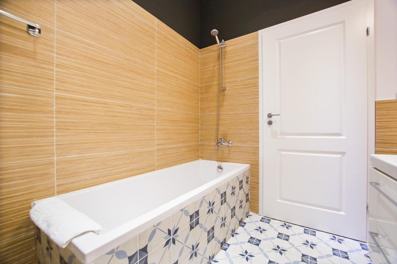 Super Central Spacious Apartment Oradea Eksteriør bilde