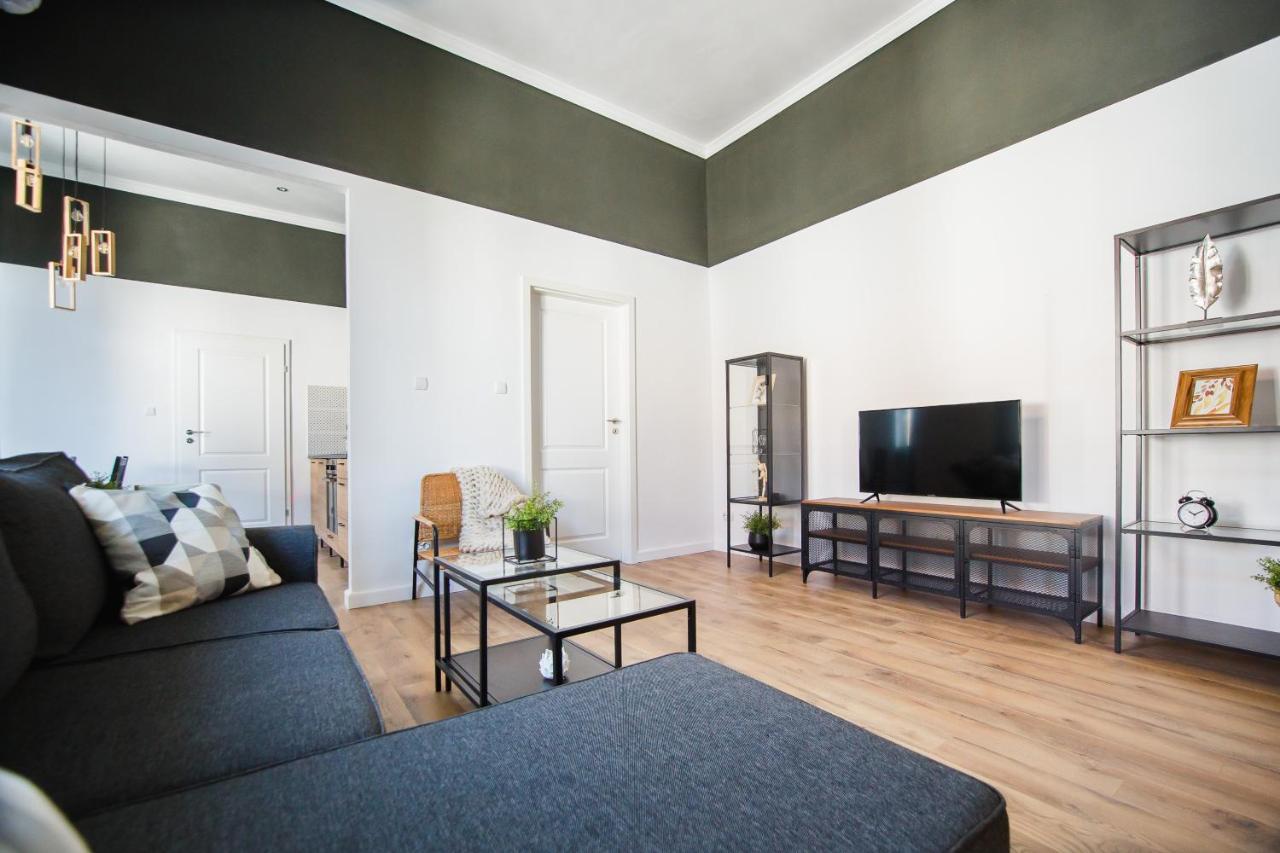 Super Central Spacious Apartment Oradea Eksteriør bilde